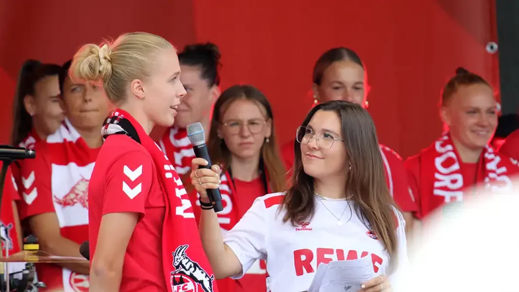 FC-Kapitänin Celina Degen und Stadionsprecherin Svenja Hein. (Foto: GEISSBLOG)