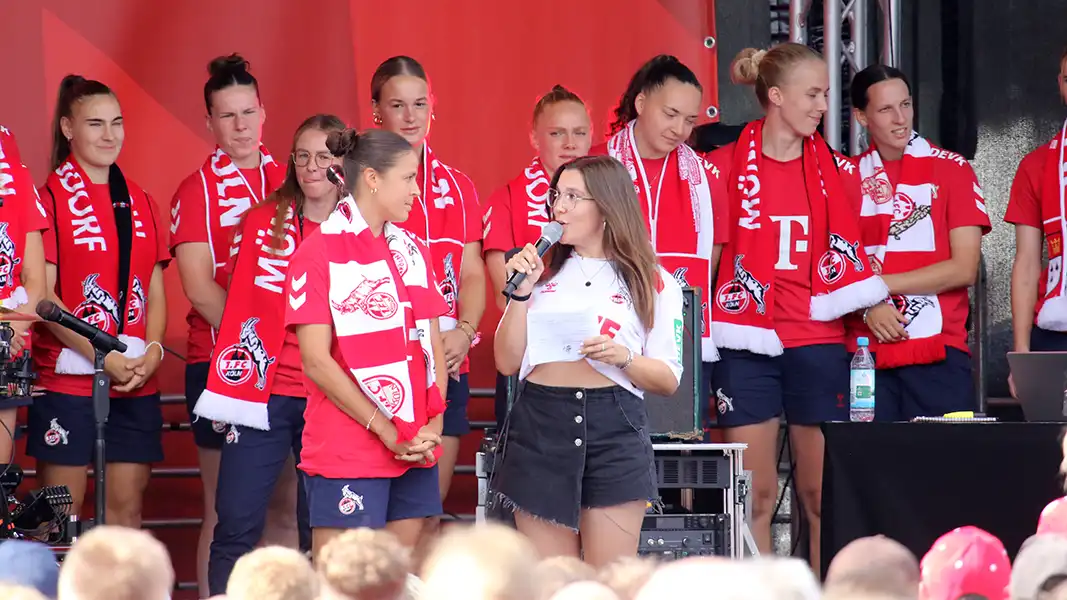 FC-Neuzugang Laura Feiersinger und Stadionsprecherin Svenja Hein. (Foto: GEISSBLOG)