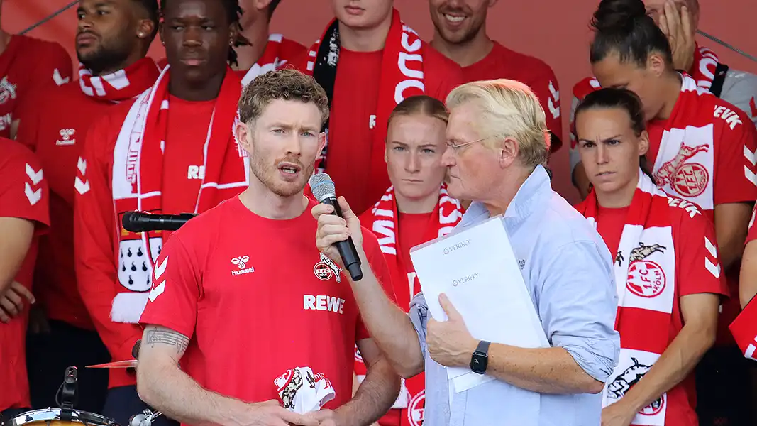 Ex-Kapitän Florian Kainz im Gespräch mit Stadionsprecher Michael Trippel. (Foto: GEISSBLOG)