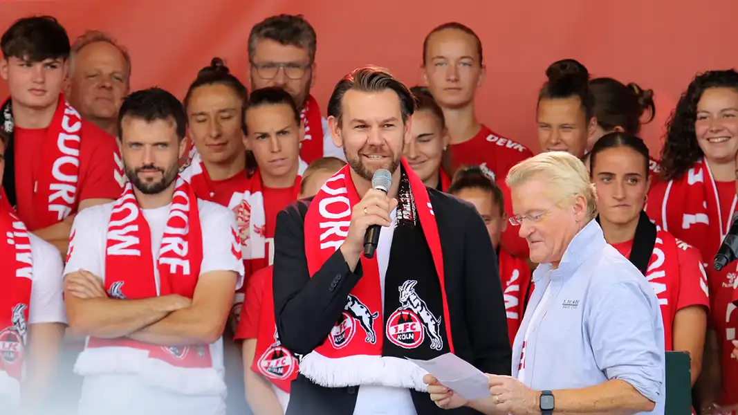 Lizenzspieler-Leiter Thomas Kessler im Gespräch mit Stadionsprecher Michael Trippel. (Foto: GEISSBLOG)