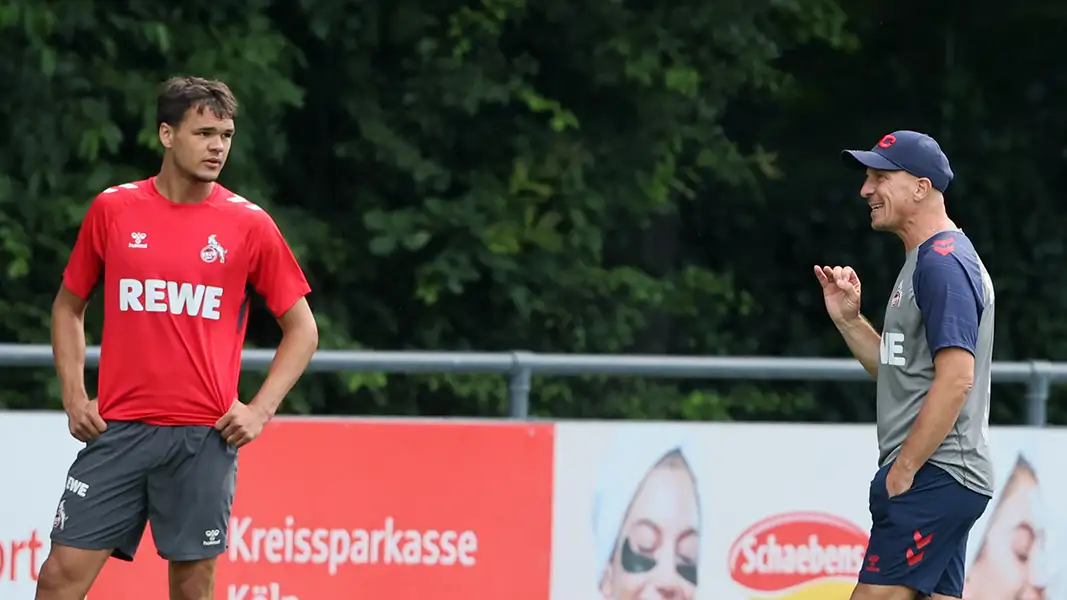 Bald wieder zusammen auf dem Platz: Max Finkgräfe zusammen und Trainer Gerhard Struber. (Foto: Bucco)