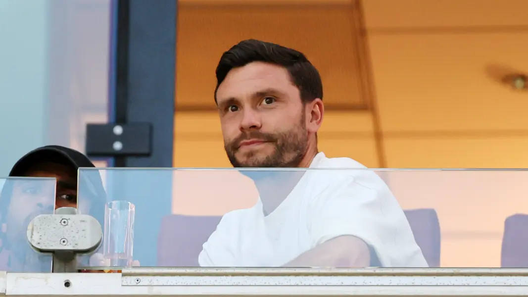 Jonas Hector auf der Tribüne des RheinEnergieStadions. (Foto: Bucco)