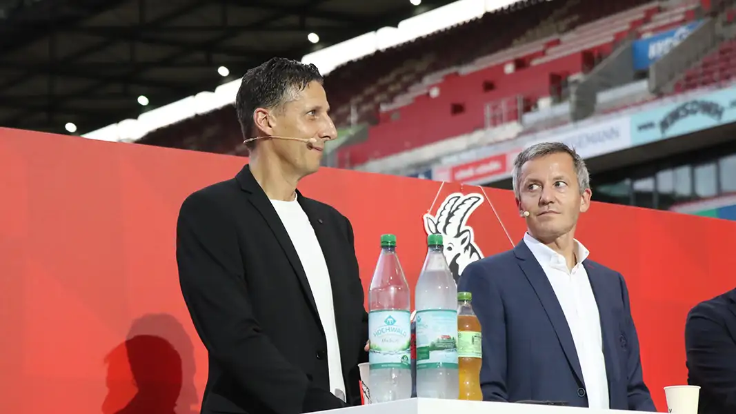 Christian Keller und Philipp Türoff beim Mitgliederstammtisch. (Foto: GEISSBLOG)