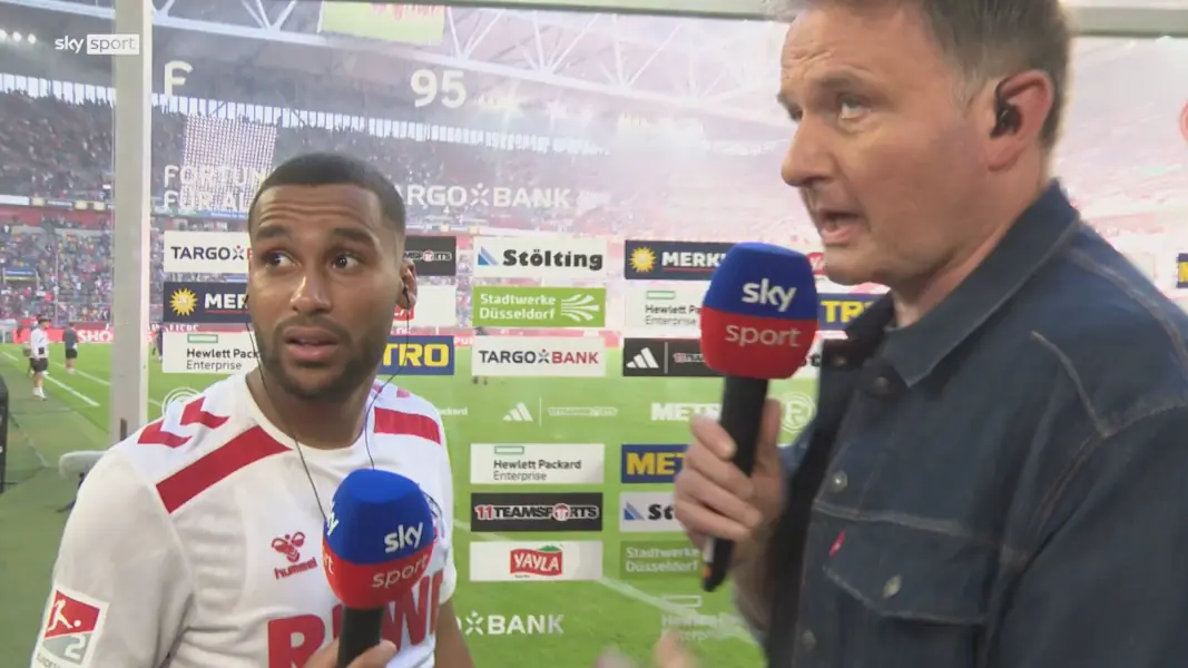 Linton Maina wurde beim Interview mit Sky-Reporter Thomas Wagner beworfen. (Foto: Sky)