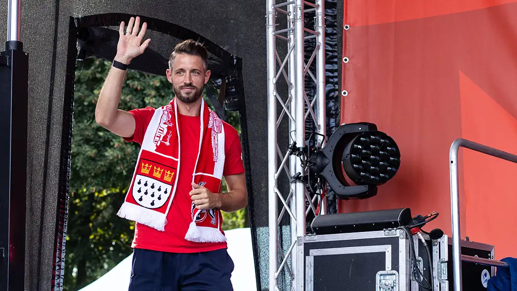 Mark Uth beim Familienfest des 1. FC Köln. (Foto: IMAGO / Beautiful Sports)