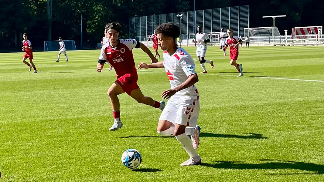 Die U17 feiert einen Sieg gegen Viktoria. (Foto: GEISSBLOG)