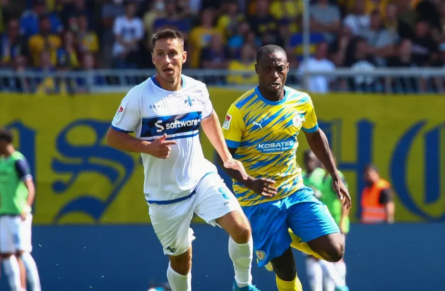 Fabian Schnellhardt und Anthony Ujah im Zweitliga-Duell mit Darmstadt und Braunschweig. (Foto: IMAGO / Jan Huebner)