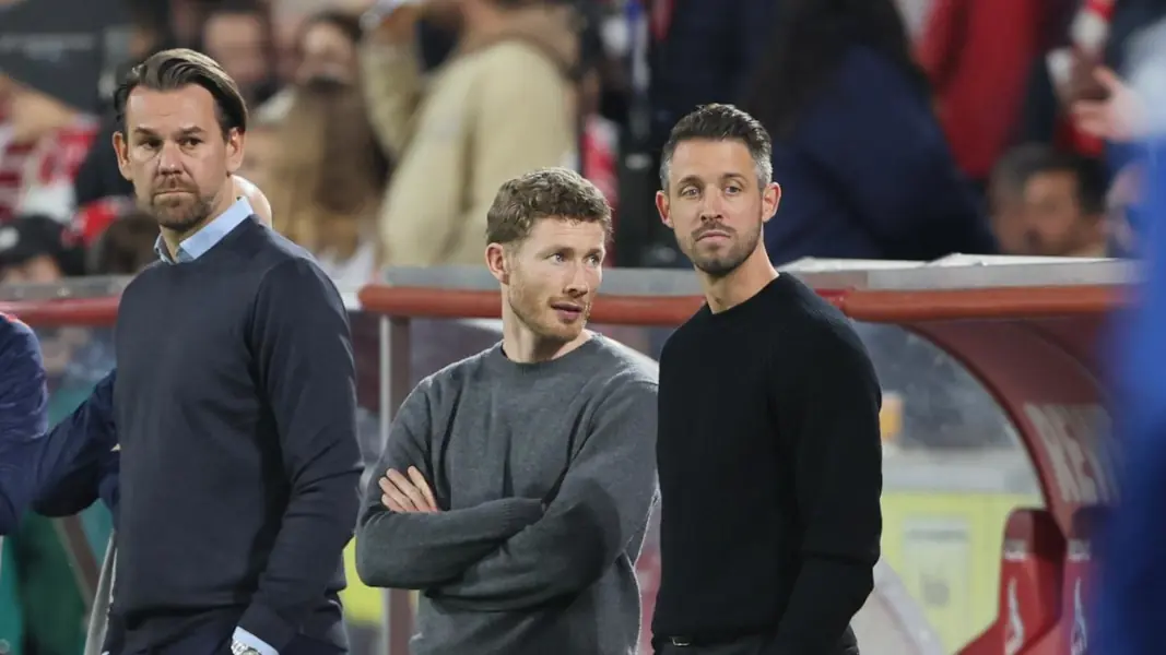 Die verletzten Mark Uth und Florian Kainz beim Heimspiel gegen Magdeburg mit Thomas Kessler. (Foto: Bucco)