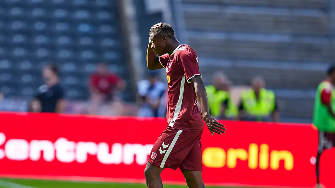 Mansour Ouro-Tagba konnte sich in Regensburg noch nicht durchsetzen. (Foto: IMAGO / Eibner)