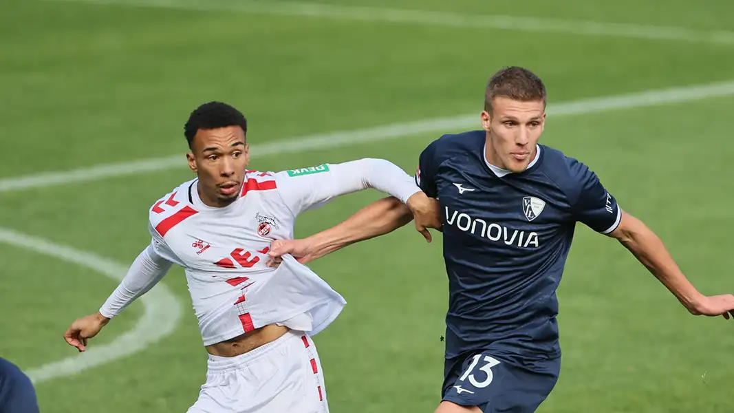 Oliver Schmitt im Testspiel mit den Profis gegen den VfL Bochum. (Foto: Bucco)