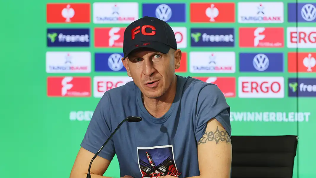 Gerhard Struber auf der Pressekonferenz nach dem Spiel gegen Holstein Kiel. (Foto: Bucco)