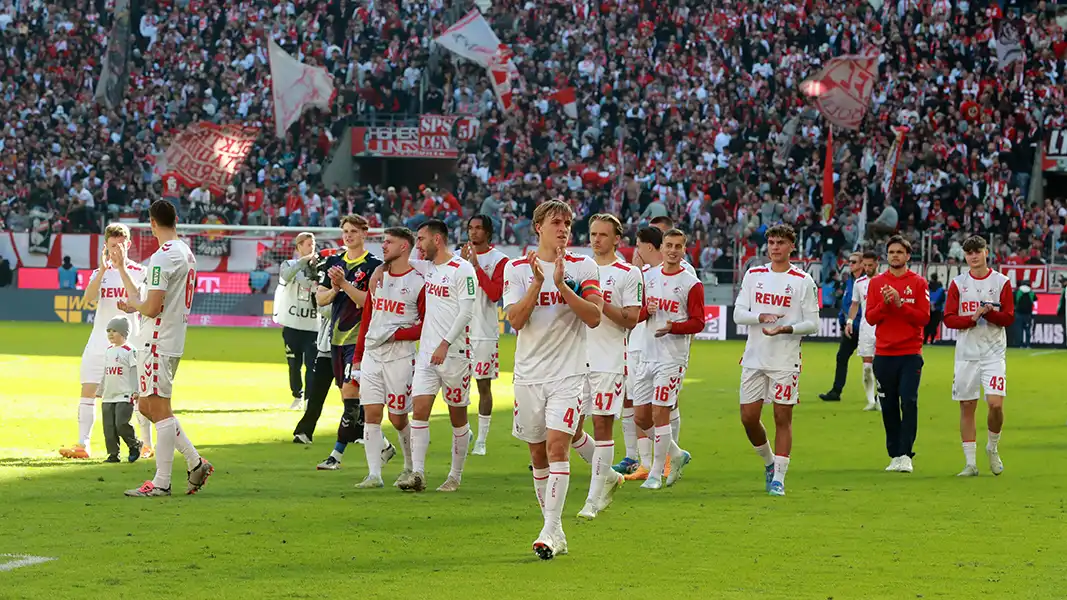 Die Mannschaft auf der Ehrenrunde nach dem Sieg gegen Ulm. (Foto: Bucco)