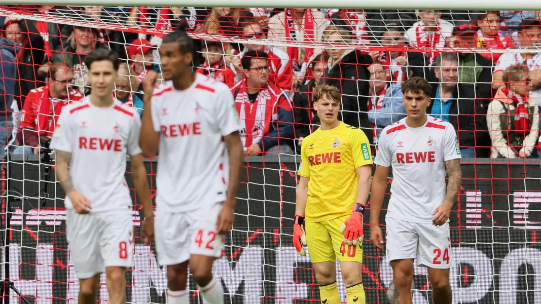 Die FC-Profis schauten nach den nächsten verspielten Führungen gegen Karlsruhe blöd aus der Wäsche. (Foto: Bucco)