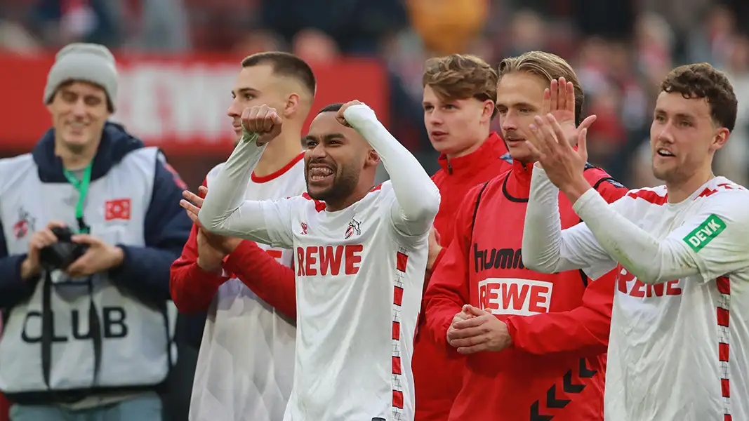 Linton Maina feierte nach dem 1:0-Sieg über Fürth ausgelassen vor der Südkurve. (Foto: Bucco)