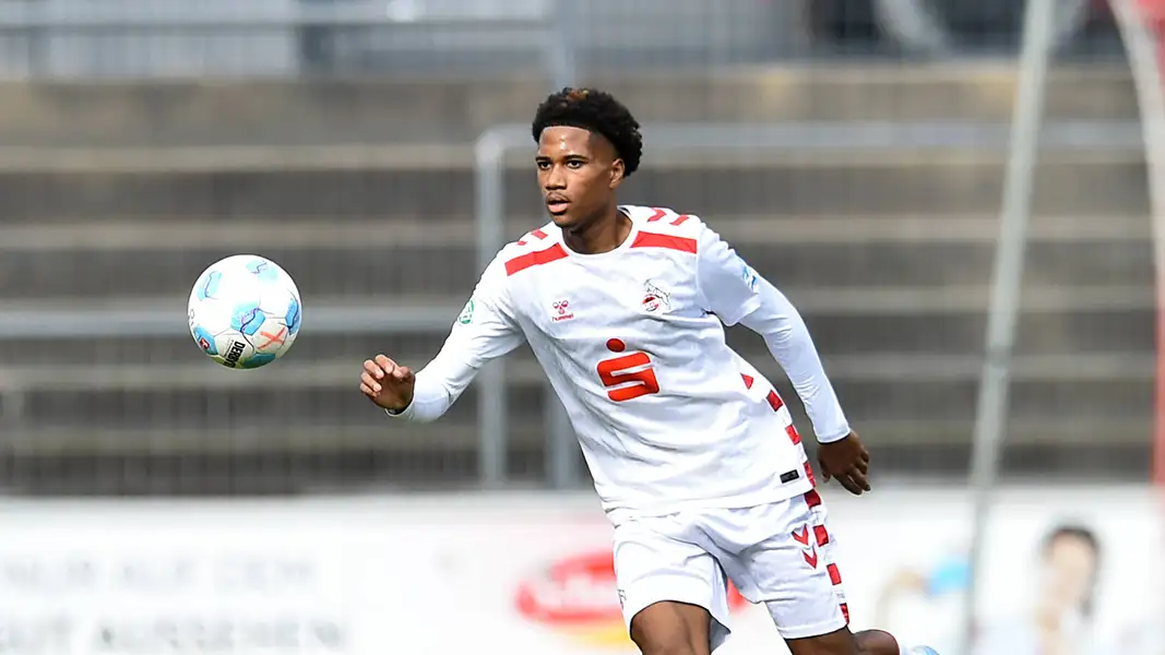 David Samuel Fürst am Ball. (Foto: IMAGO/ Fotografie73)