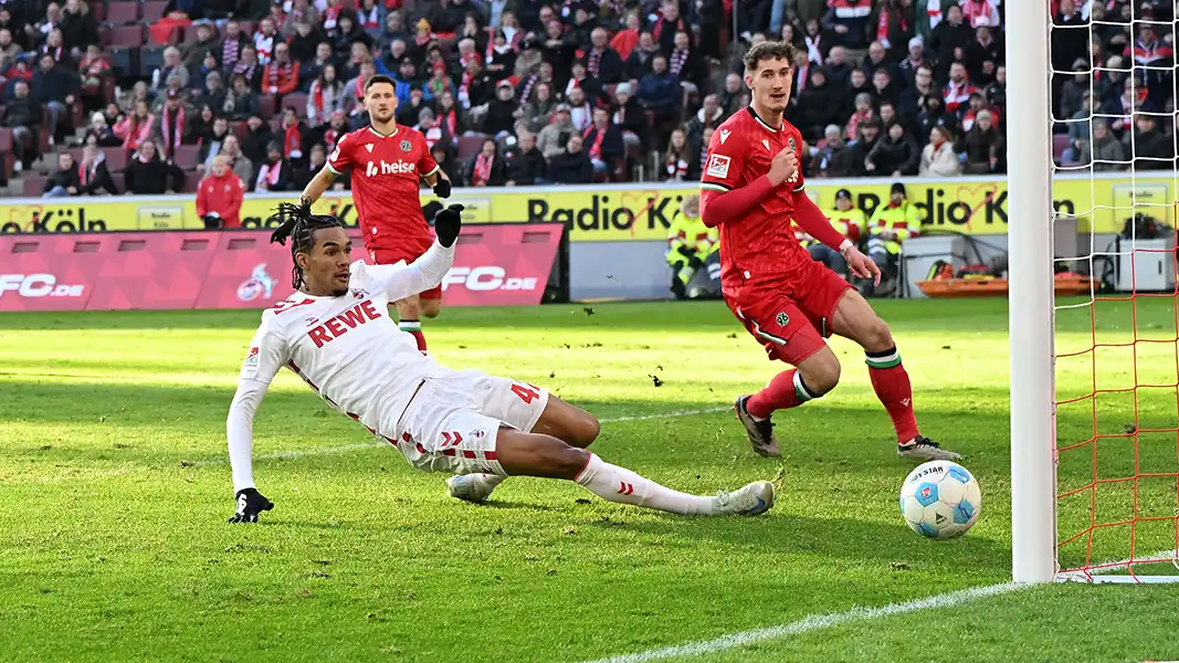 Damion Downs grätscht den Ball zum 2:1 über die Linie. (Foto: IMAGO / DeFodi Images)