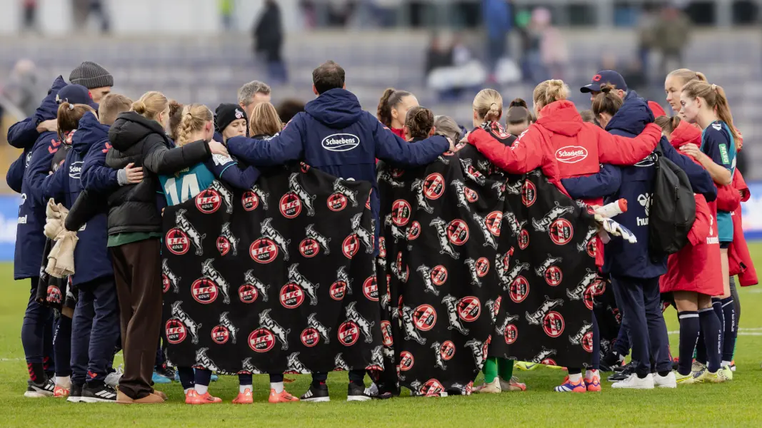 Die FC-Frauen nach dem 0:8 in Frankfurt. (Foto: Eichinger)