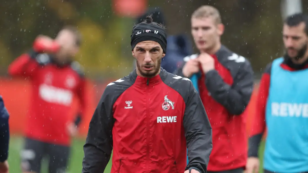 Leart Pacarada am Geißbockheim. (Foto: Bucco)