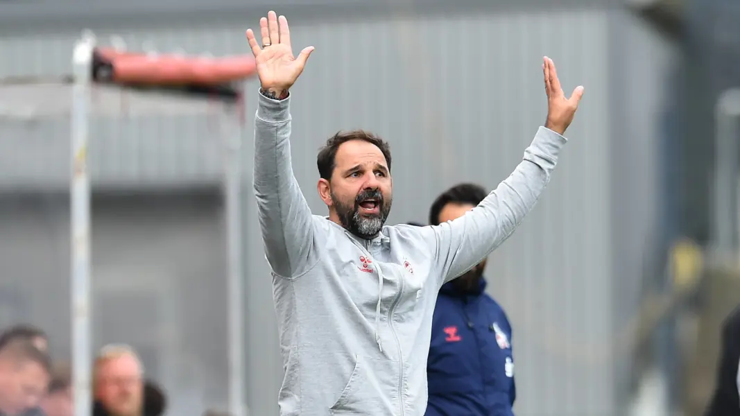 U19-Trainer Stefan Ruthenbeck. (Foto: IMAGO / Fotografie73)