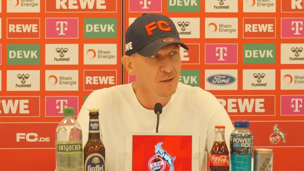 Gerhard Struber auf der Pressekonferenz vor dem Heimspiel gegen Fürth. (Foto: 1. FC Köln)