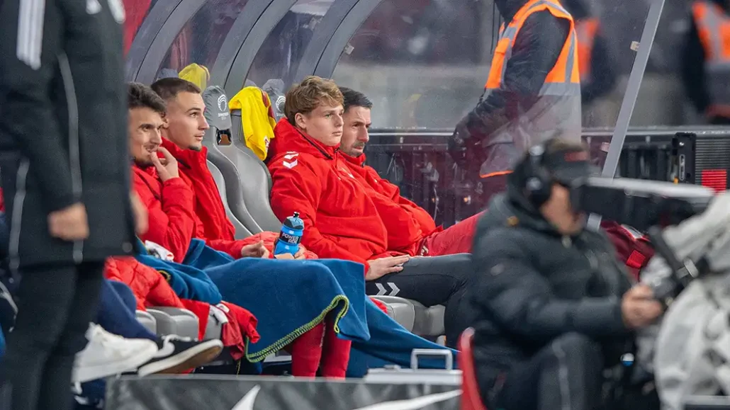 Jonas Urbig rückt beim 1. FC Köln vorerst wieder ins zweite Glied. (Foto: IMAGO/ Koch)