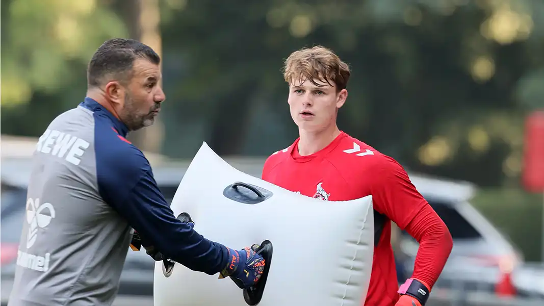 Jonas Urbig im Torwarttraining. (Foto: Bucco)