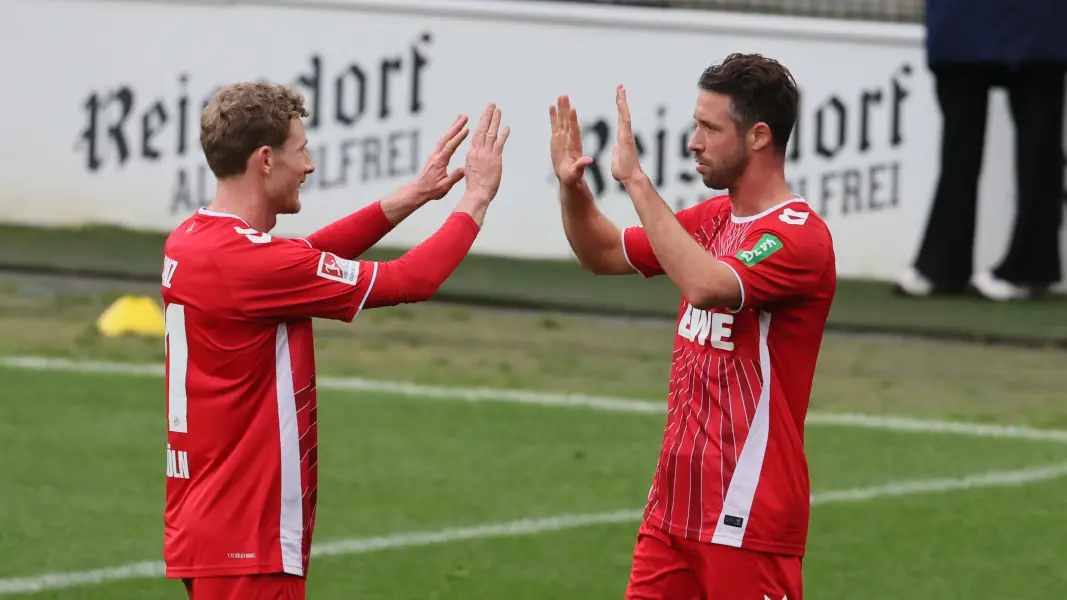 Mark Uth klatschte nach seinem Tor gegen Groningen mit Florian Kainz ab. (Foto: Bucco)