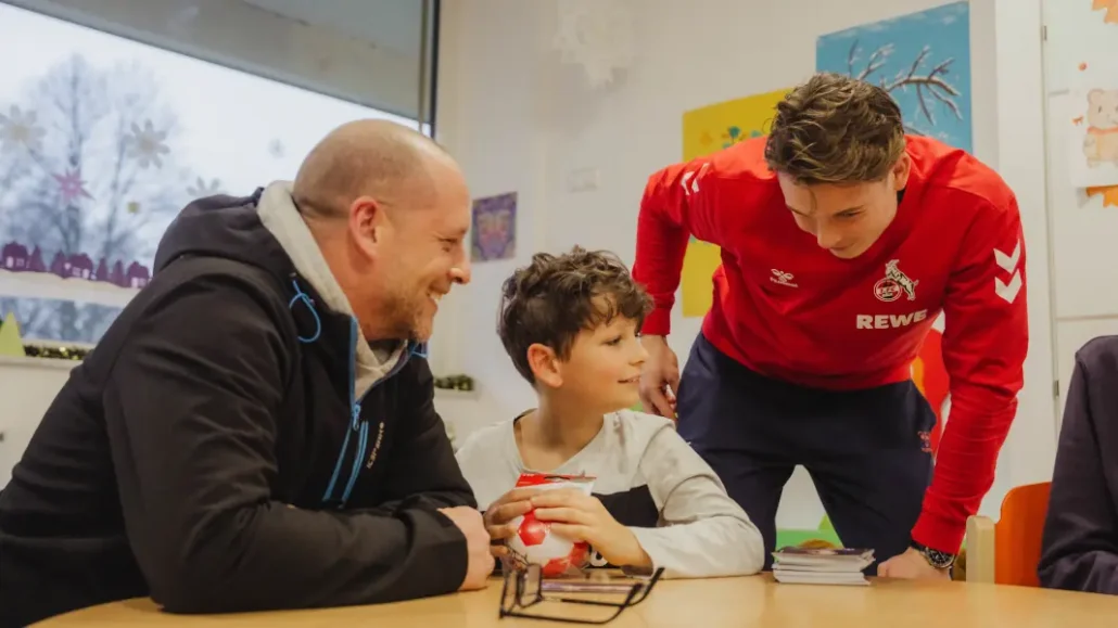 Die Profis des 1. FC Köln haben am Dienstag die Kinder im Uniklinikum sowie im Krankenhaus Porz besucht. (Foto: 1. FC Köln)