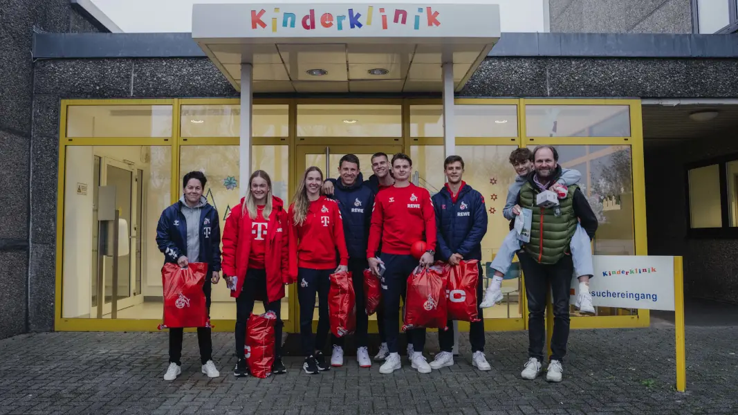 Die Profis des 1. FC Köln haben am Dienstag die Kinder im Uniklinikum sowie im Krankenhaus Porz besucht. (Foto: 1. FC Köln)