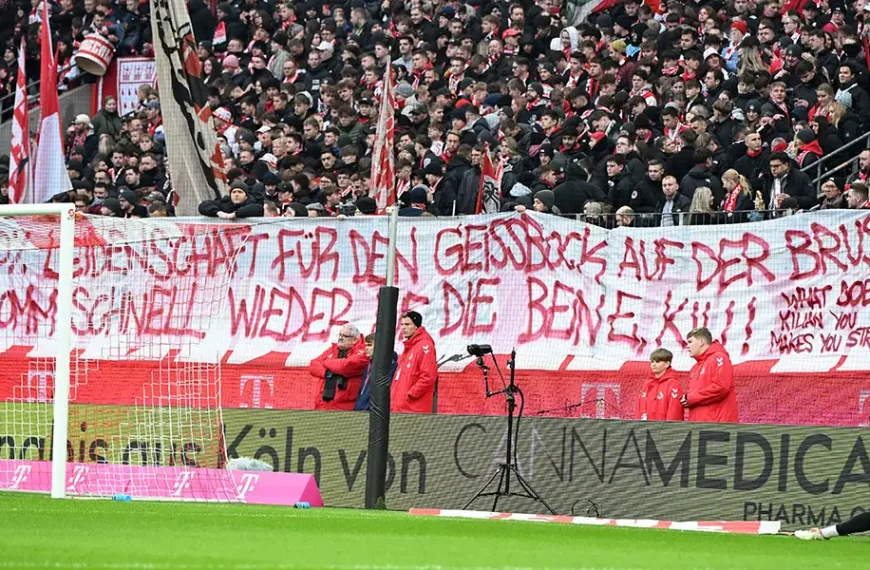 Die FC-Fans haben Luca Kilian mit einem Banner Trost gespendet. (Foto: IMAGO / DeFodi Images)