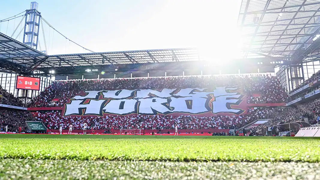 Die Junge-Horde-Choregrafie am Samstag gegen Hannover. (Foto: IMAGO / RHR-Foto)