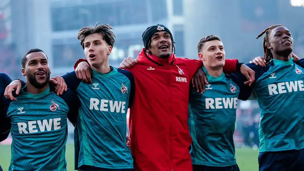 Die FC-Profis feiern in Kaiserslautern. (Foto: IMAGO / Beautiful Sports)