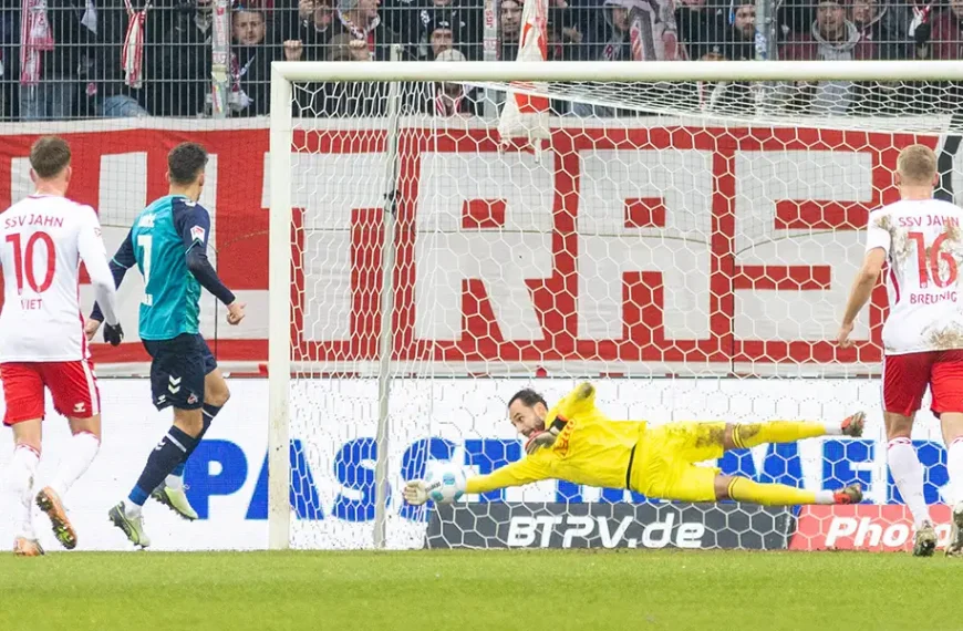 Dejan Ljubicic bei seinem verschossenen Elfmeter gegen Jahn Regensburg. (Foto: IMAGO / Sascha Janne)