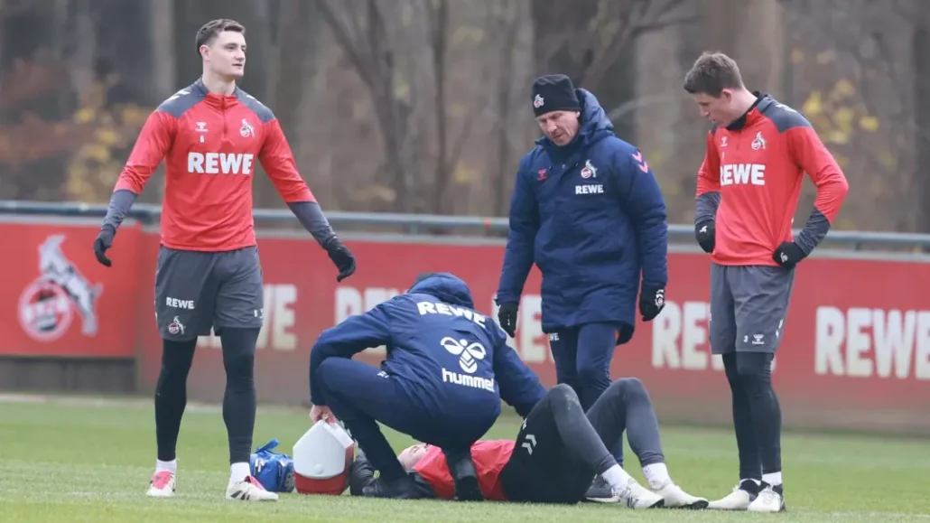 Mathias Olesen musste behandelt werden und dann mit Rückenschmerzen vorzeitig vom Platz. (Foto: Bucco)