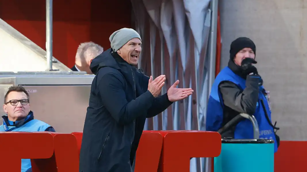 Gerhard Struber am Spielfeldrand gegen Hannover. (Foto: Bucco)