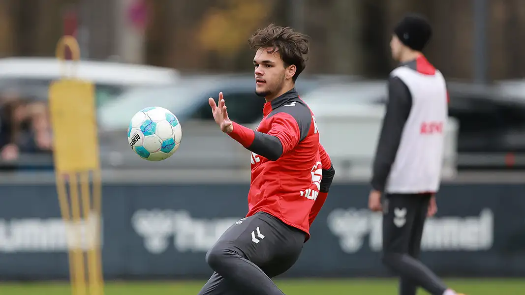 Max Finkgräfe bekommt nach seinem Fehler gegen den HSV die volle Unterstützung seiner Mannschaft. (Foto: Bucco)