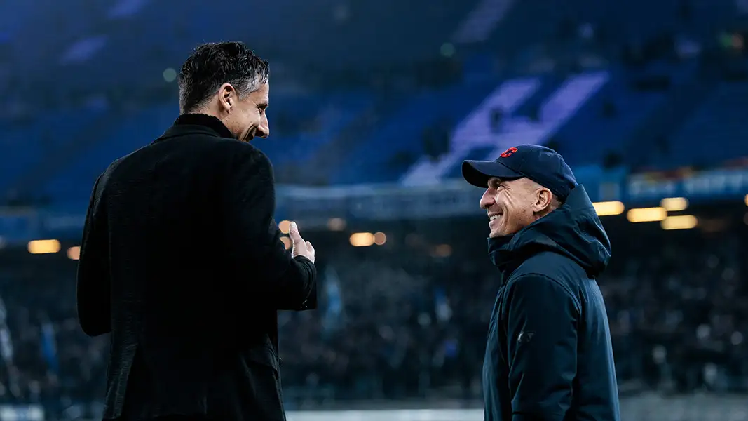 Christian Keller und Gerhard Struber beim Spiel gegen den Hamburger SV. (Foto: IMAGO / Beautiful Sports)