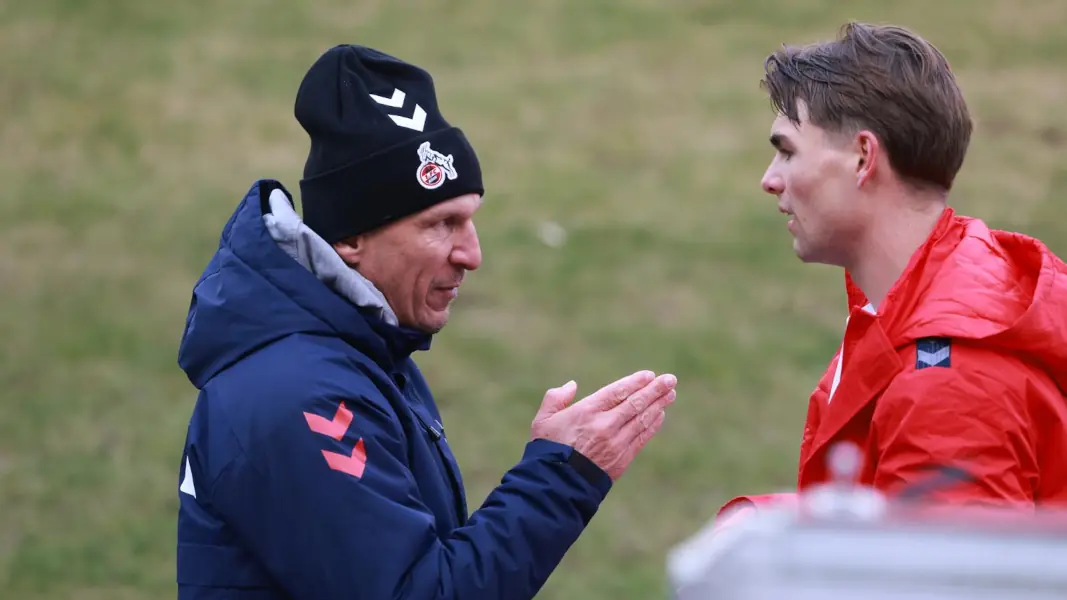 Gerhard Struber mit Neuzugang Joël Schmied. (Foto: Bucco)