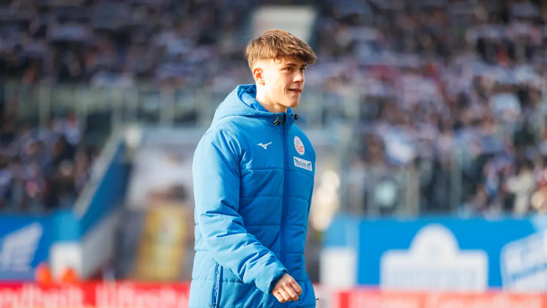 Fiete Bock bleibt beim FC Hansa Rostock. (Foto: IMAGO / Andy Bünning)