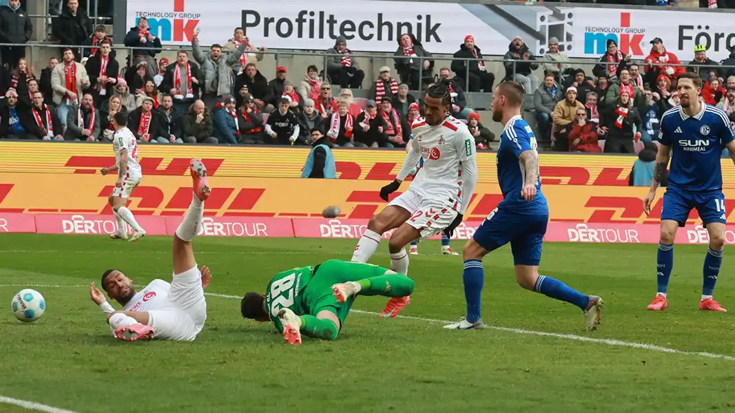 Damion Downs trifft zum 1:0 gegen Schalke. (Foto: Bucco)