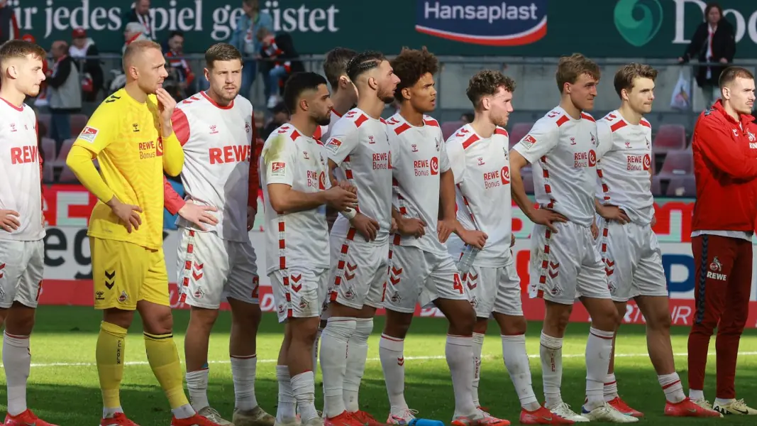 Die FC-Profis nach dem 1:1 gegen Düsseldorf. (Foto: Bucco)