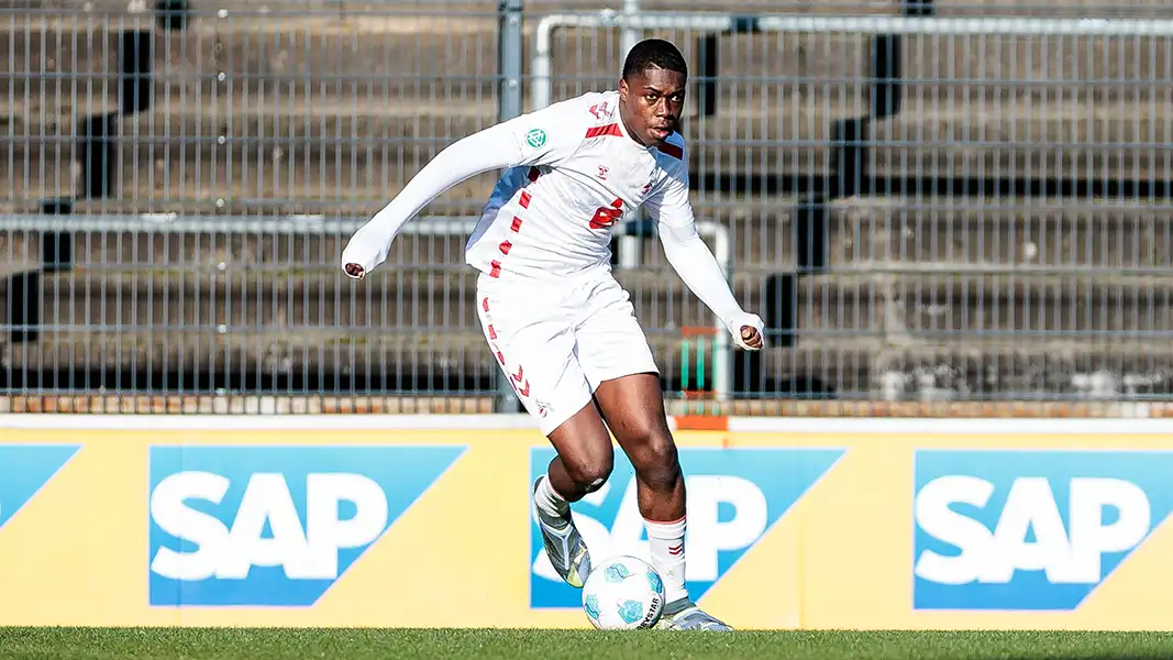 Assad Kotya-Fofana verursachte den Elfmeter in Heidenheim. (Archivbild: IMAGO / Beautiful Sports)