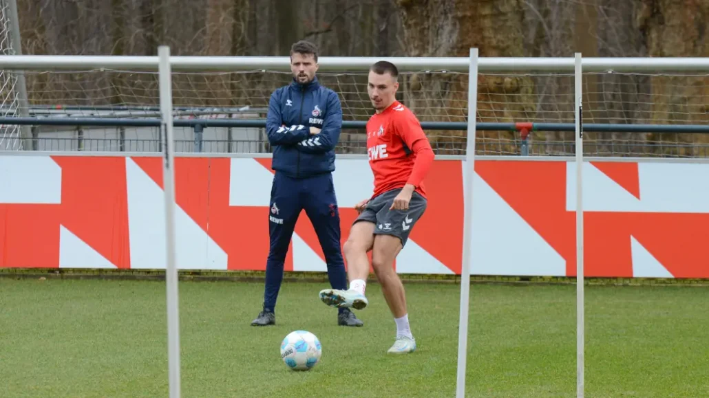 Tim Lemperle am Samstag mit Reha-Coach Leif Frach. (Foto: GEISSBLOG)