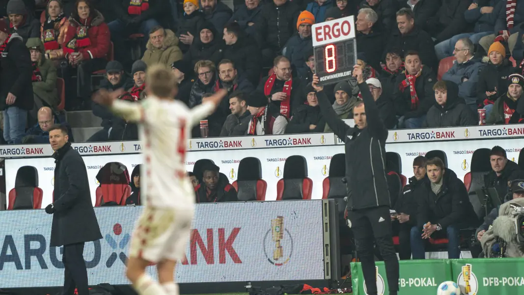 Beim 1. FC Köln konnte niemand die achtminütige Nachspielzeit verstehen. (Foto: IMAGO / HMB-Media)