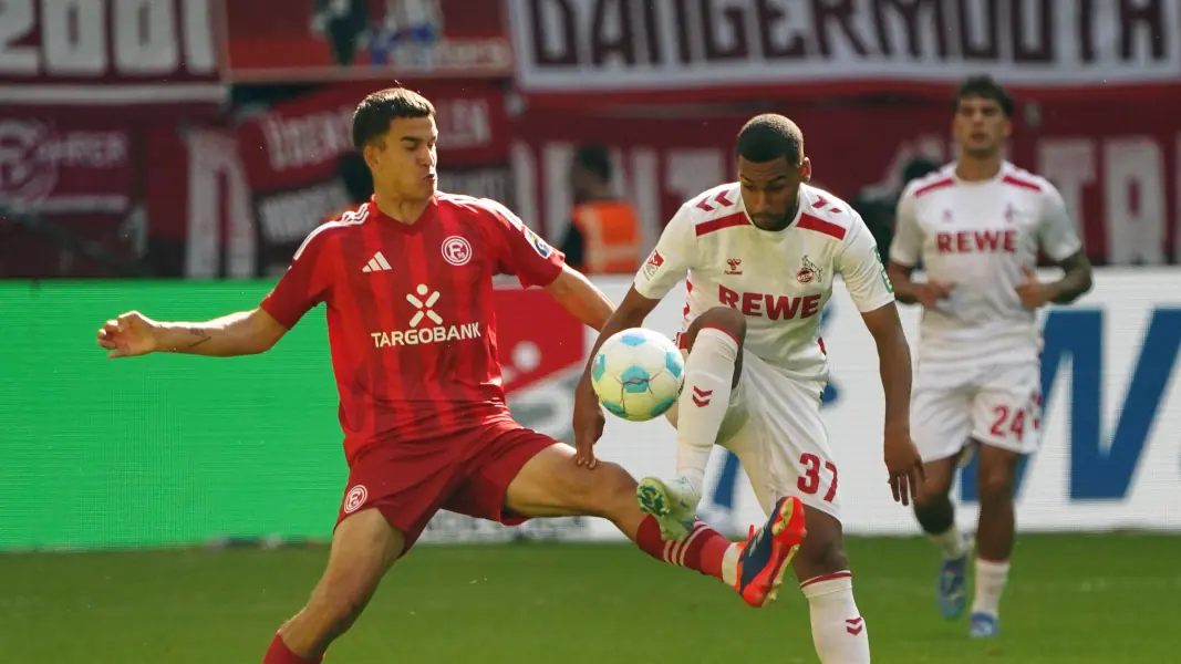 Linton Maina beim Hinspiel gegen Düsseldorfs Giovanni Haag. (Foto: IMAGO / Chai v.d. Laage)