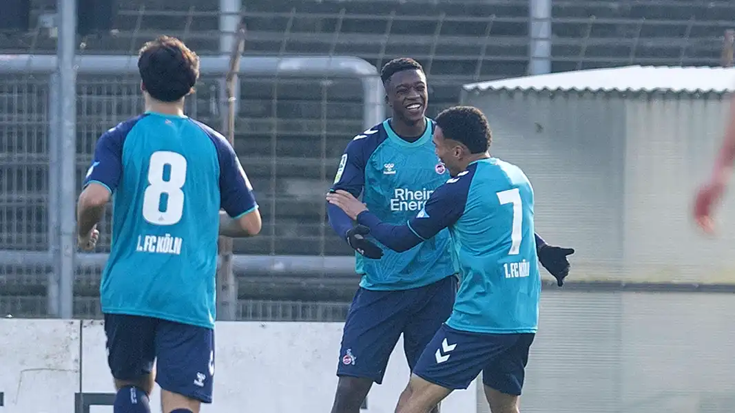 Mansour Ouro-Tagbe (Mitte) bejubelt seinen ersten FC-Treffer. (Foto: IMAGO / Beautiful Sports)