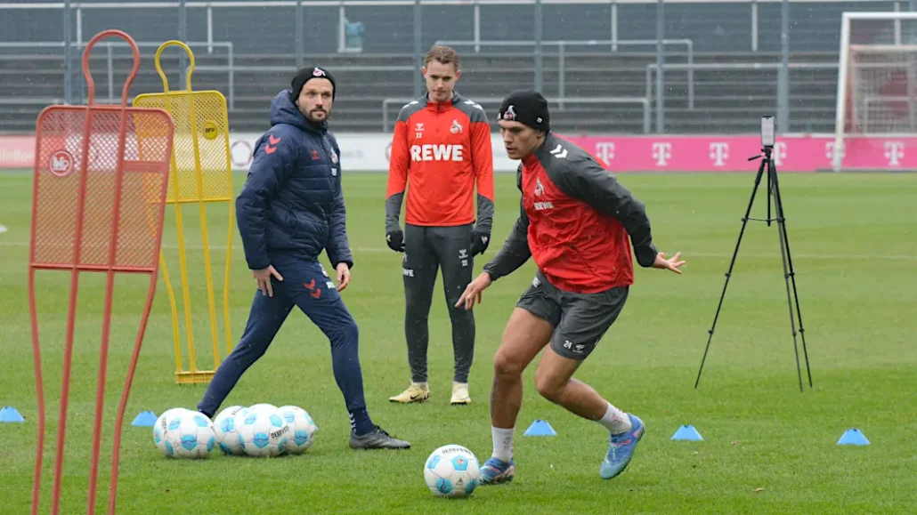 Julian Pauli mit Reha-Coach Leif Frach und Jacob Christensen. (Foto: GEISSBLOG)