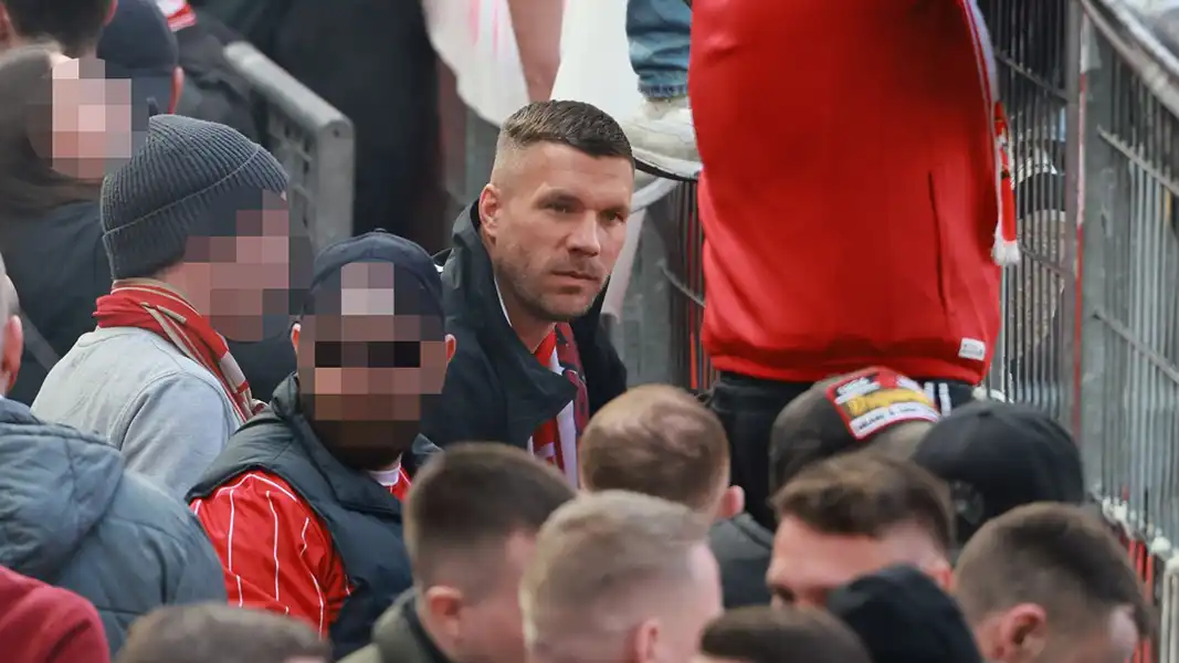 Lukas Podolski am Sonntag gegen Düsseldorf in der Südkurve. (Foto: Bucco)