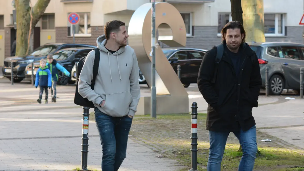 Imad Rondic beim Medizincheck mit Teambetreuer Marius Laux. (Foto: GEISSBLOG)