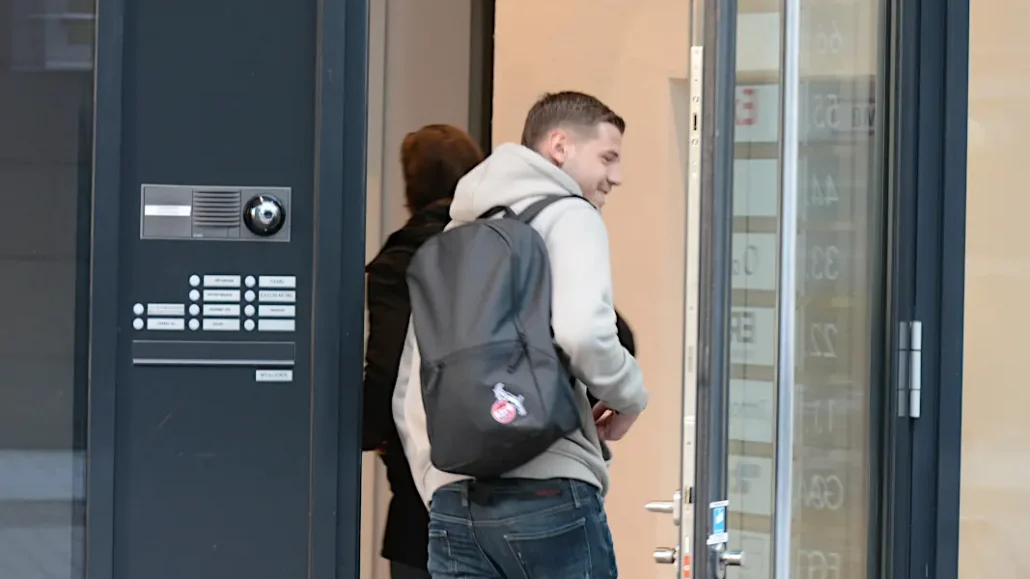 Imad Rondic trägt schon einen FC-Rucksack. (Foto: GEISSBLOG)